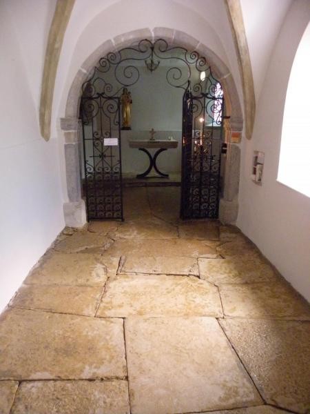 Intérieur rénové avant la remise des bancs