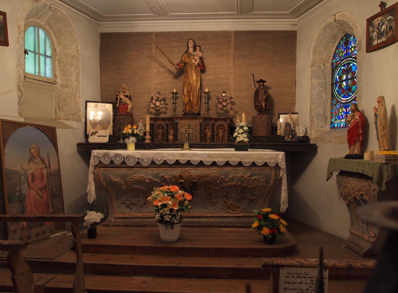 L'autel en bois sculpté